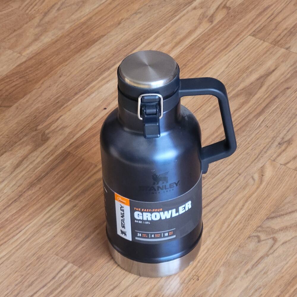 Stanley Easy-Pour Vacuum Growler 64oz Stainless Steel Double Wall Insulated New